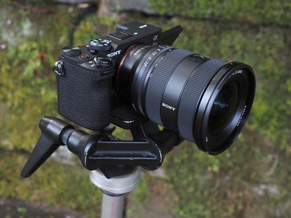 ĐÁNH GIÁ CHI TIẾT MÁY ẢNH SONY A7C MỚI NHẤT