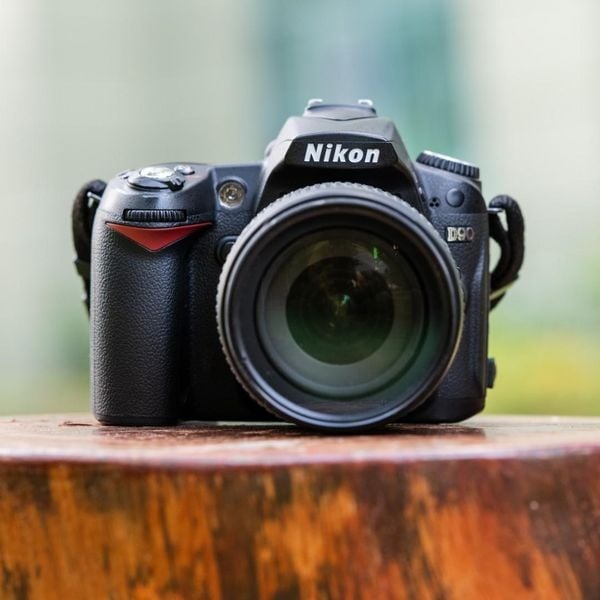 Đánh giá chi tiết về Nikon D90