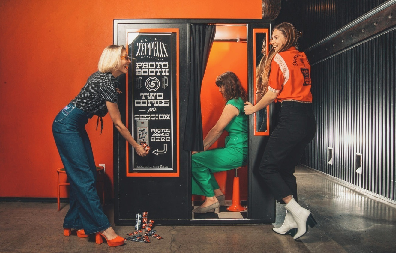 Photobooth truyền thống mang lại không gian riêng tư và thân mật