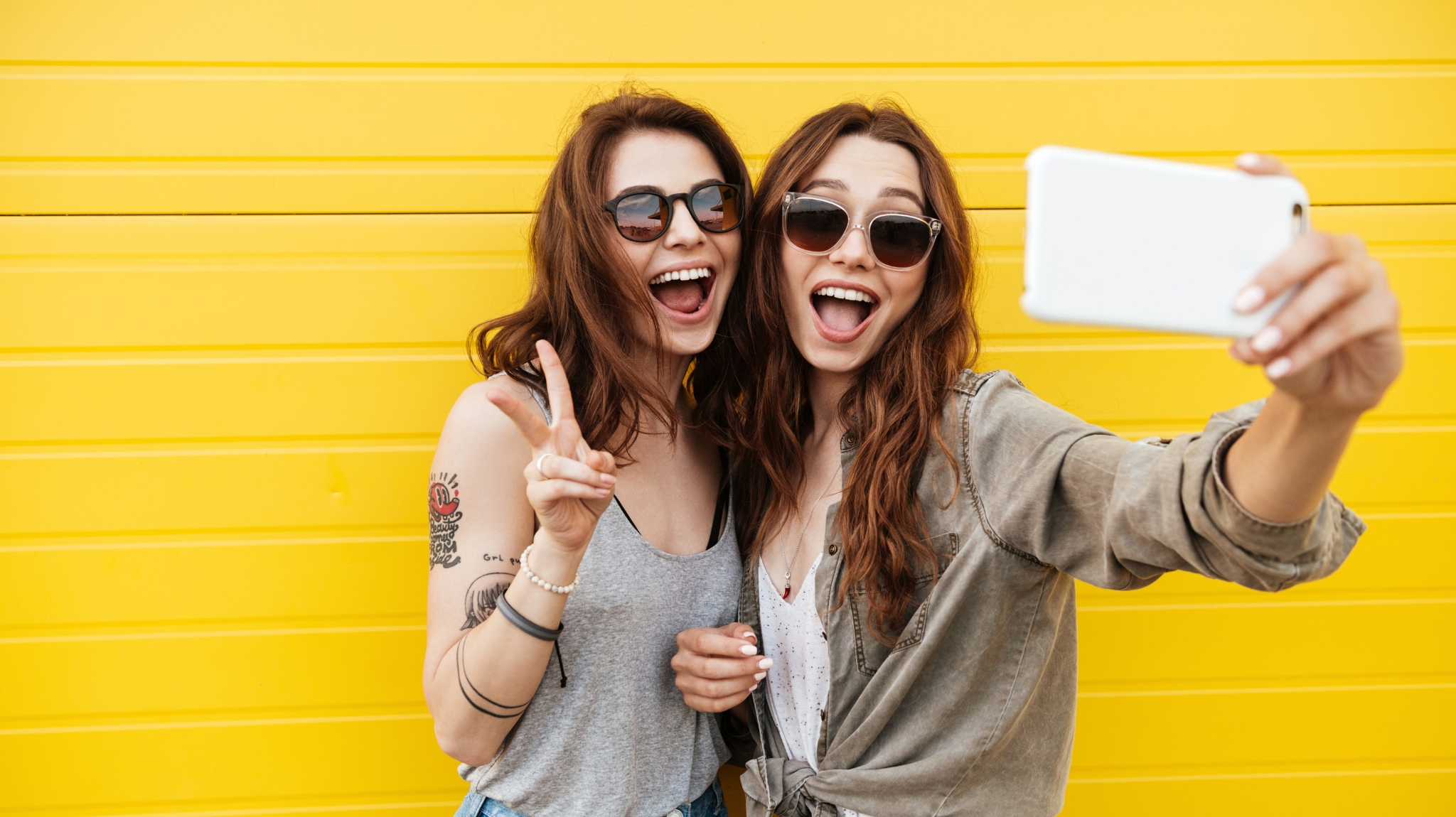 Cách tạo dáng chụp hình dễ thương khi selfie
