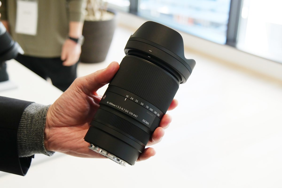 Sigma 16-300mm F3.5-6.7 DC OS sở hữu hệ thống zoom quang học 18.8x nổi bật