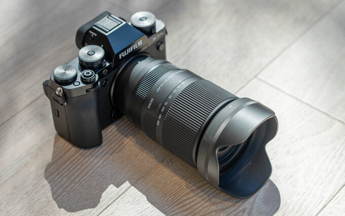Sigma 16-300mm F3.5-6.7 DC OS với trải nghiệm thao tác chắc tay và dễ nhận diện tạo cảm giác tin cậy Sigma 16-300mm F3.5-6.7 DC OS với trải nghiệm thao tác chắc tay và dễ nhận diện tạo cảm giác tin cậy