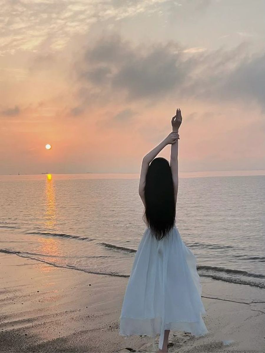 Tạo dáng chụp ảnh hoàng hôn phong cách nàng thơ
