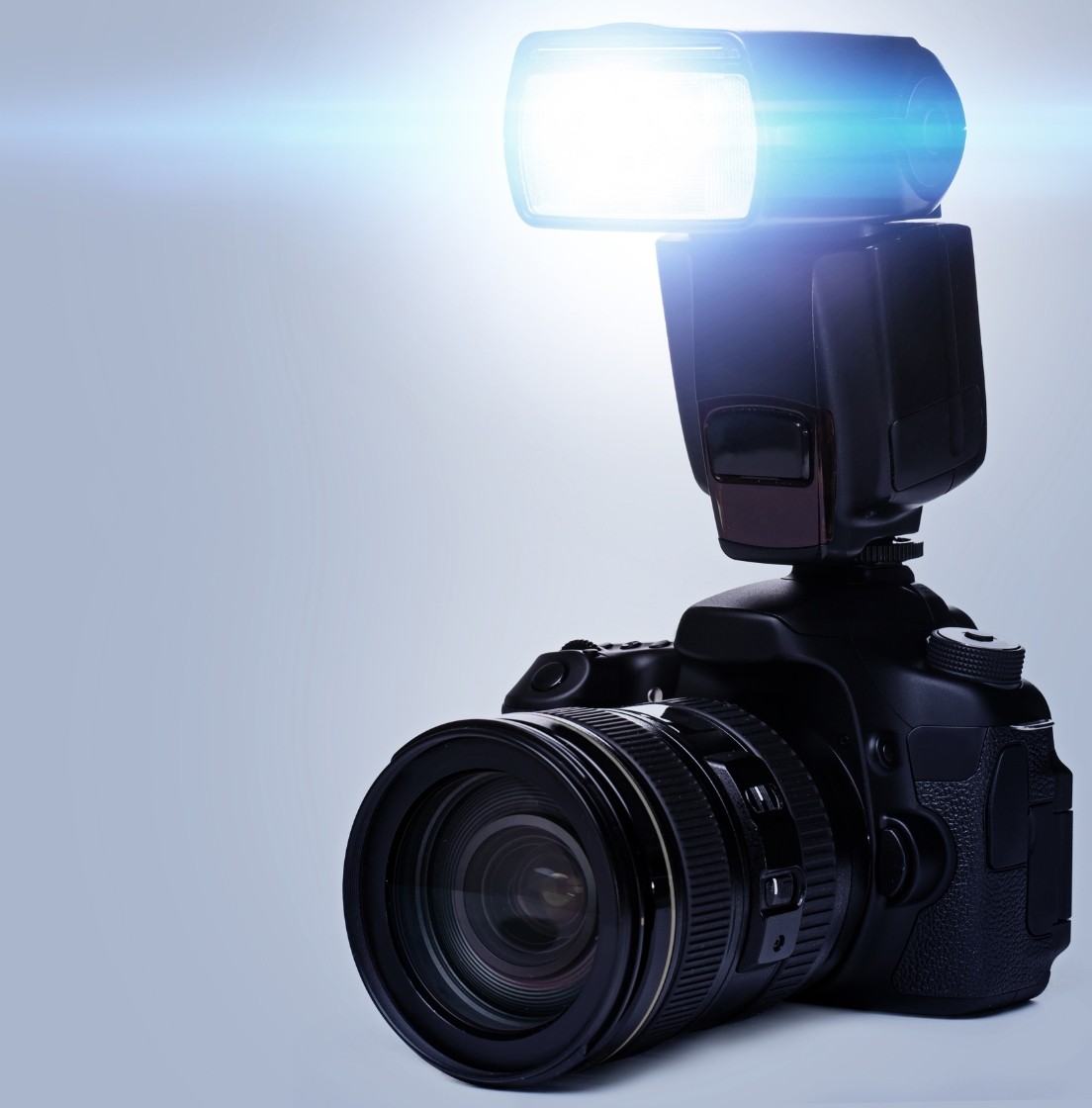 Sử dụng thêm đèn flash rời khi tạo dáng chụp ảnh hoàng hôn