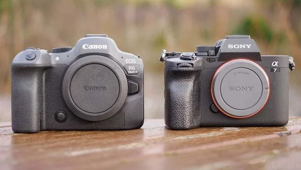 Nguồn: Mirrorless Comparison