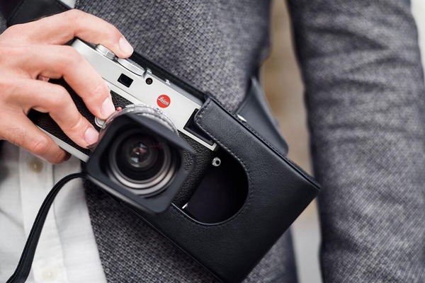 Leica làm từ các vật liệu cao cấp, kết hợp với các đường nét tinh xảo, mang đến vẻ đẹp vượt thời gian. Nguồn: Leica Store