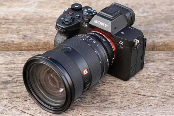 Sony Alpha A7R V có độ phân giải cao nhất hiện nay với cảm biến full-frame 61MP. Nguồn: Amateur Photographer.