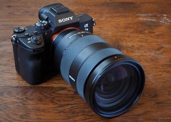 Sony A7 Mark III với nhiều cải thiện về tính năng so với Sony A7 Mark II. Nguồn: NEXSHOP.VN.