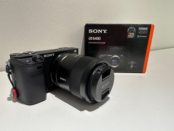 Sony A6400 sở hữu tính năng quay video 4K chất lượng cao. Nguồn: Carousell.